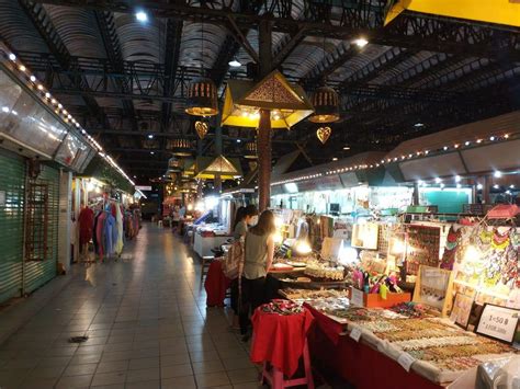 chiang mai night bazaar hours.